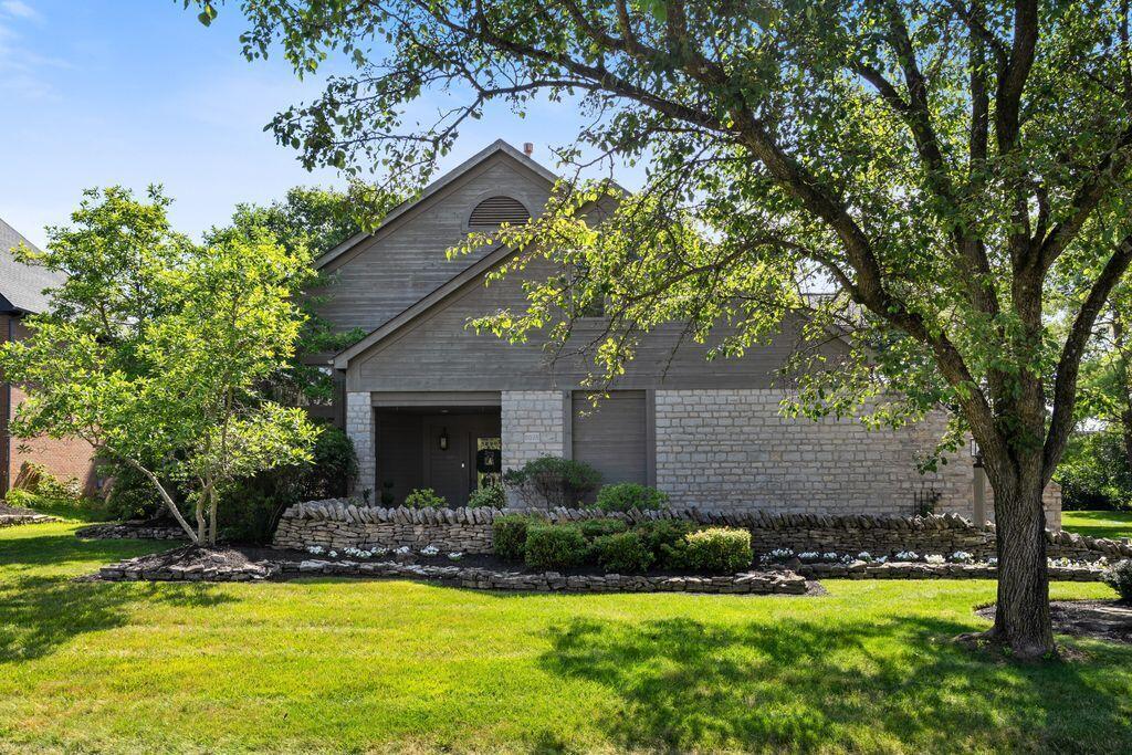 Property Photo: 8028 Holyrood Court OH 43017