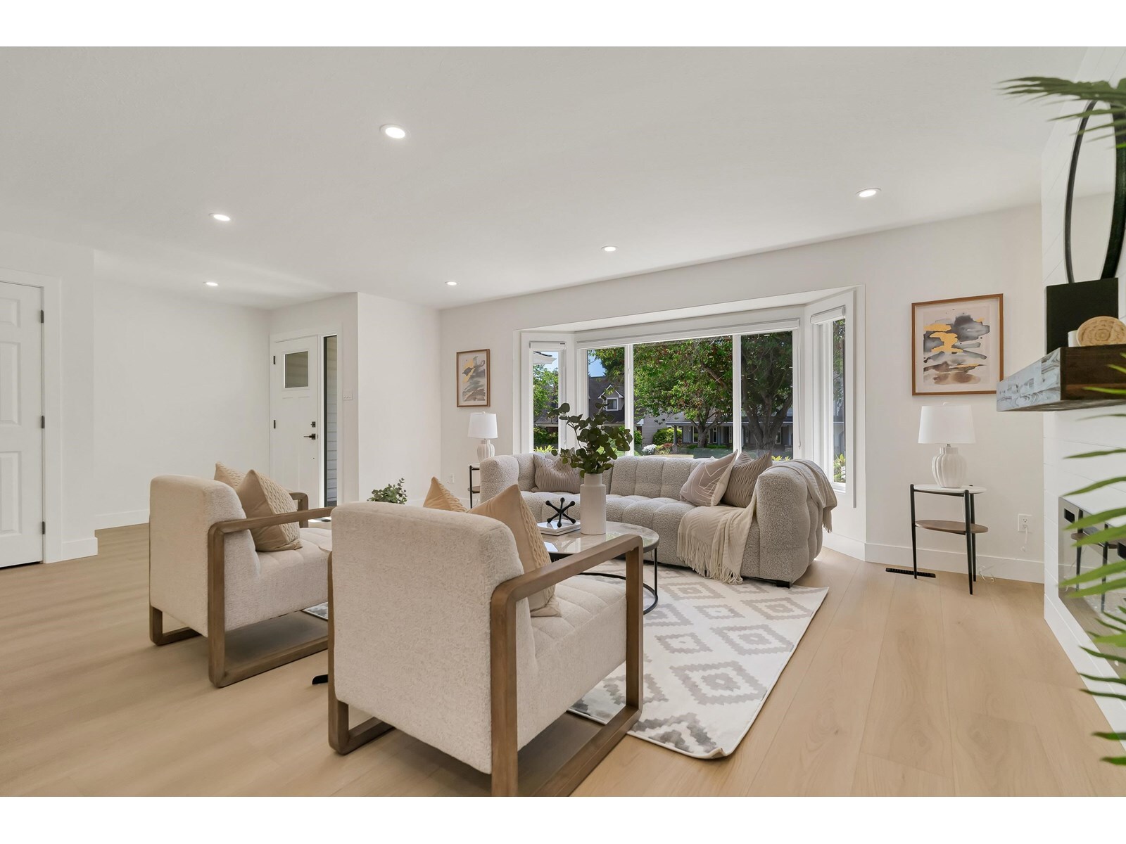 Property Photo: 14097 16A BC V4A 8K2