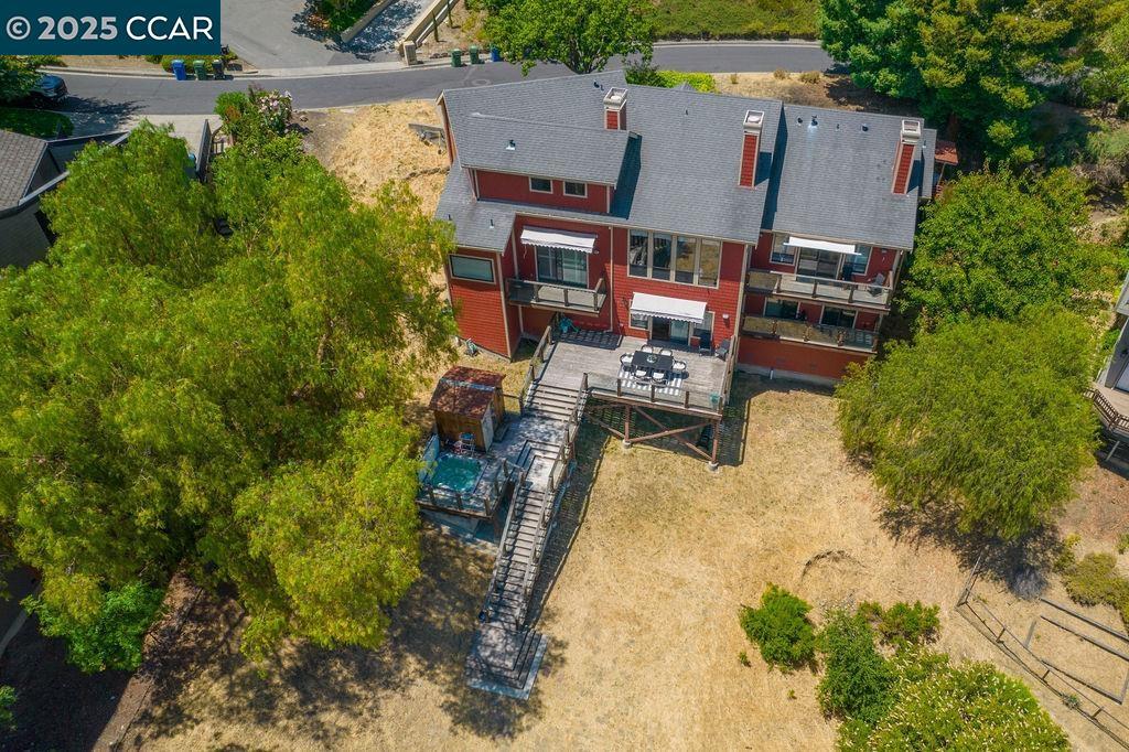 Property Photo: 172 Rudgear Dr CA 94596