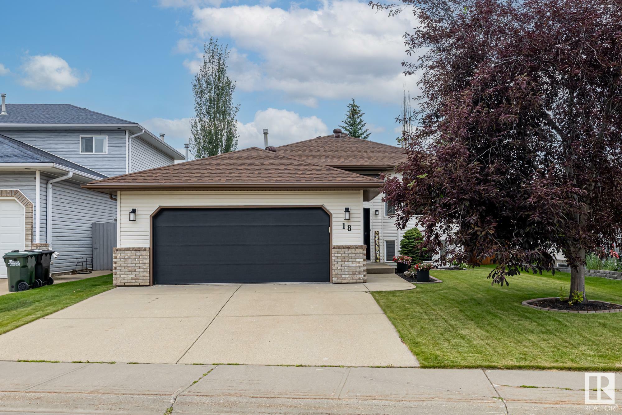 Property Photo: 18 Chancery Way AB T8H 1Y3