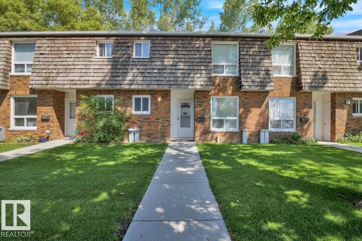 13 Great Oaks  Sherwood Park AB T8A 0V8 photo