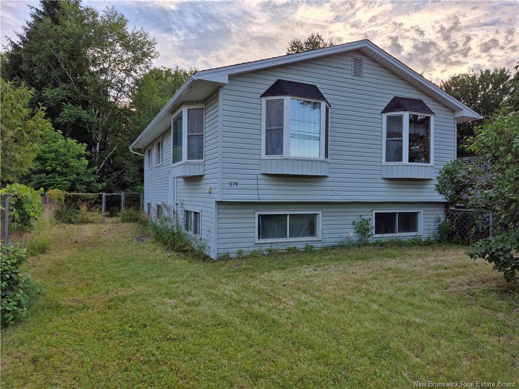 579 St.mary'S Street  Fredericton NB E3A 8H4 photo