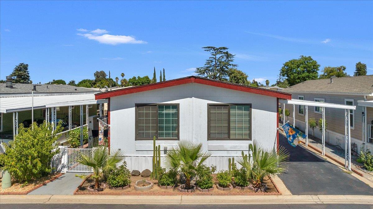 Property Photo:  2706 W Ashlan Avenue 278  CA 93705 