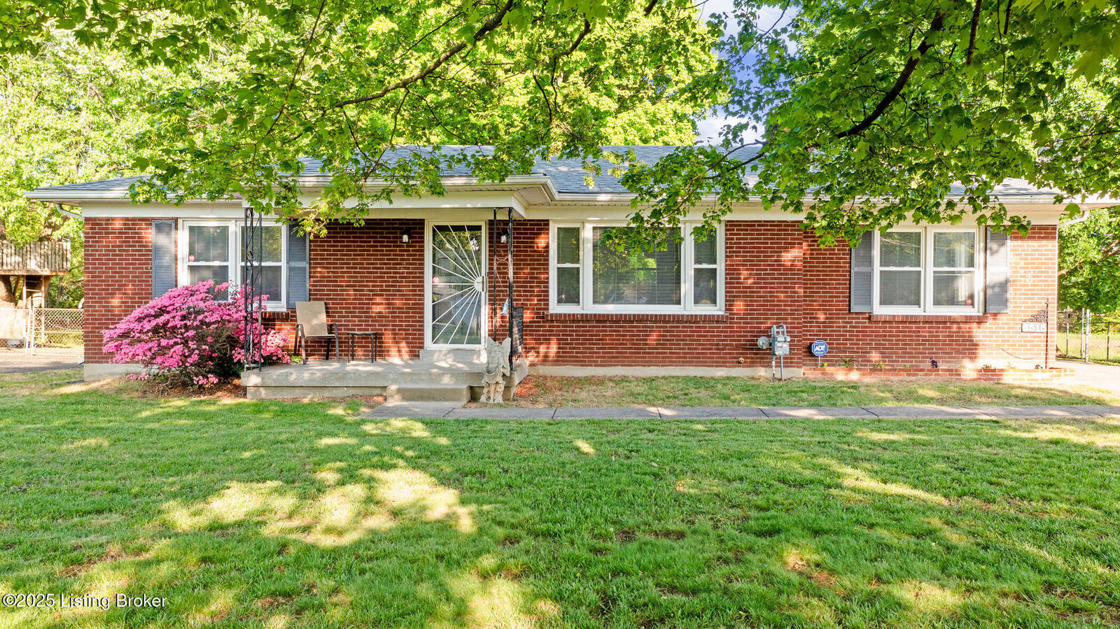 Property Photo:  6515 Upper Hunters Trace  KY 40216 