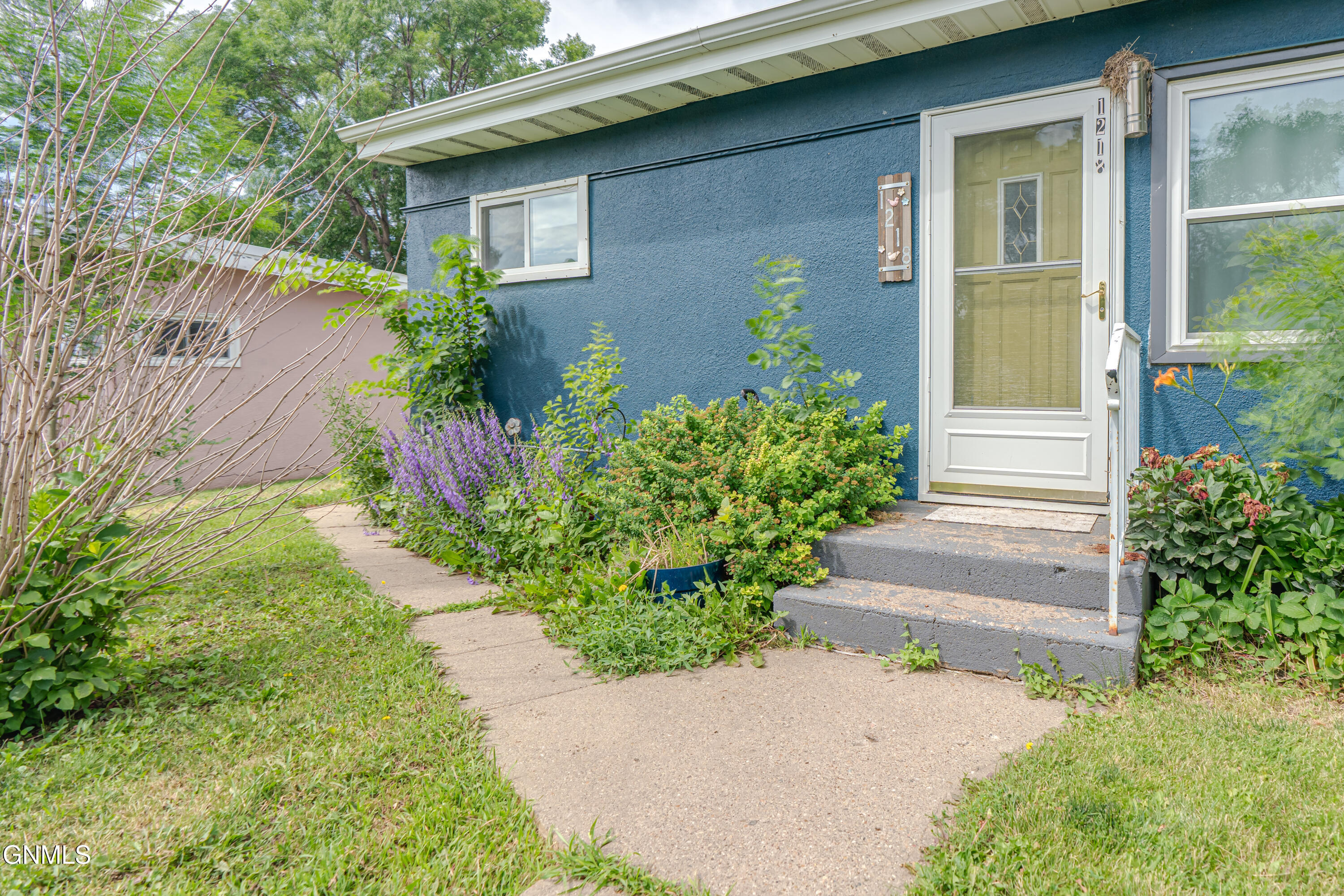 Property Photo: 1218 13th Street ND 58501