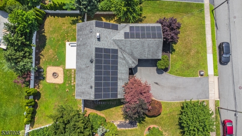 Property Photo: 32 Brantwood Pl NJ 07013