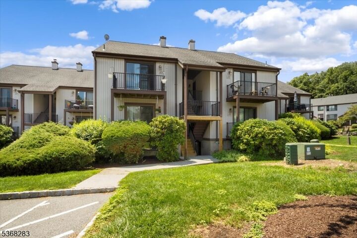 7124 Dell Pl 124  Stanhope Boro NJ 07874 photo