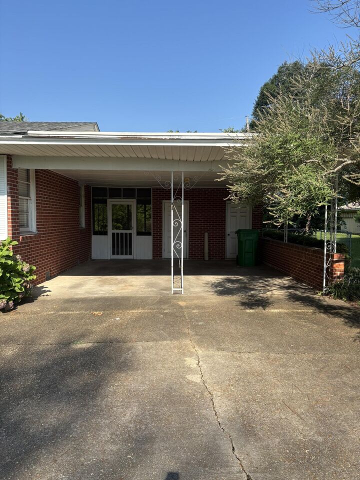 Property Photo:  1615 Shepherd Rd  MS 39702 