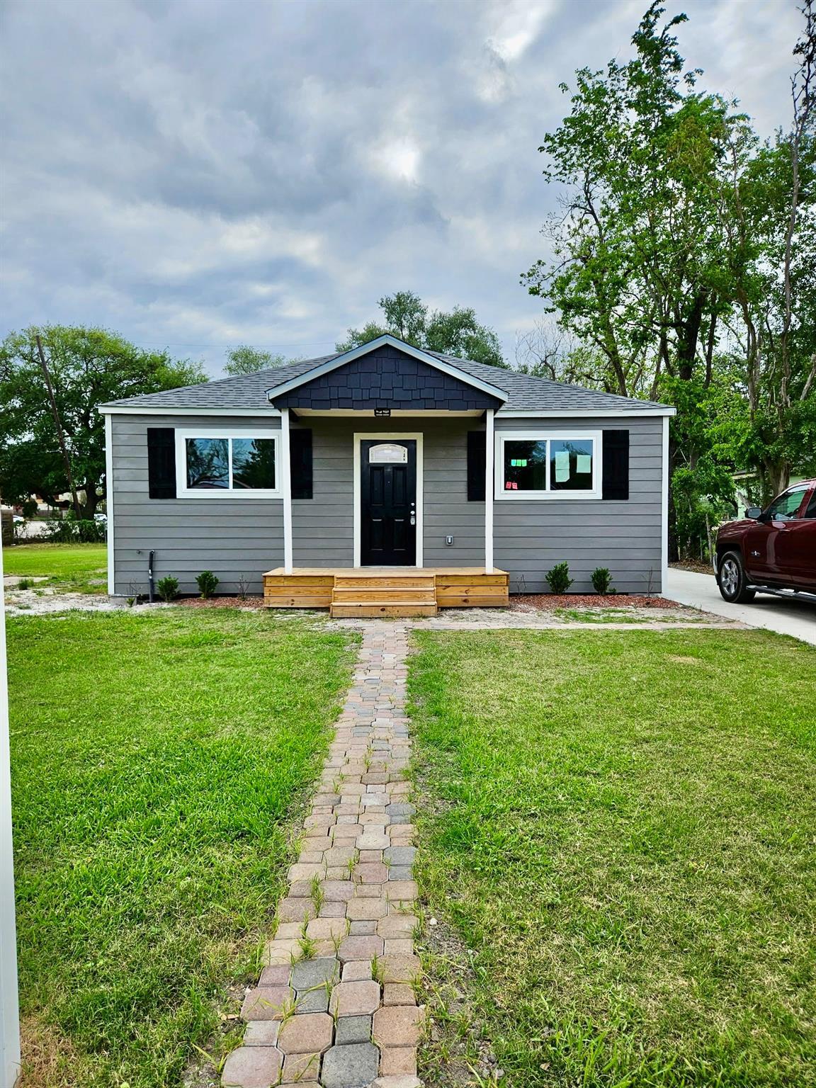 Property Photo: 920 Francis Drive TX 77506