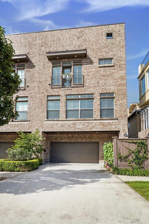Property Photo: 1422 Rosedale Street TX 77004