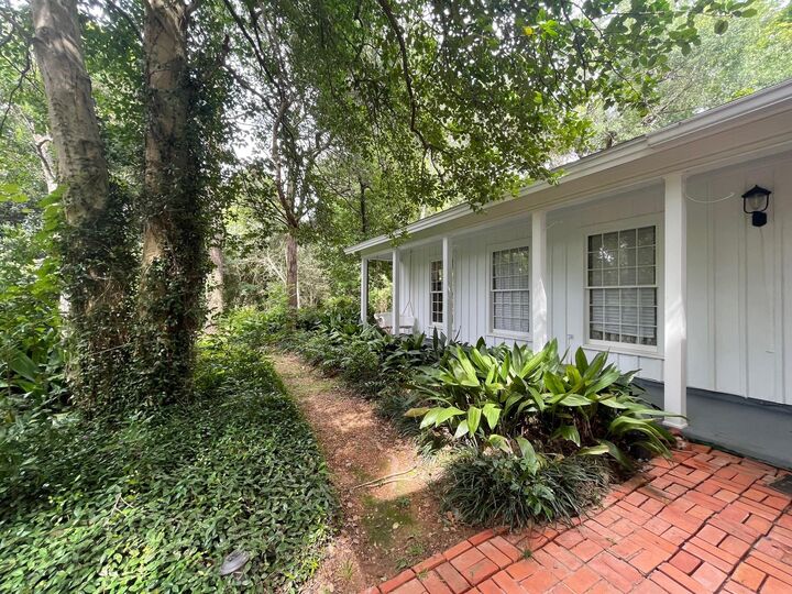 Property Photo: 1106 Redbud TX 75835