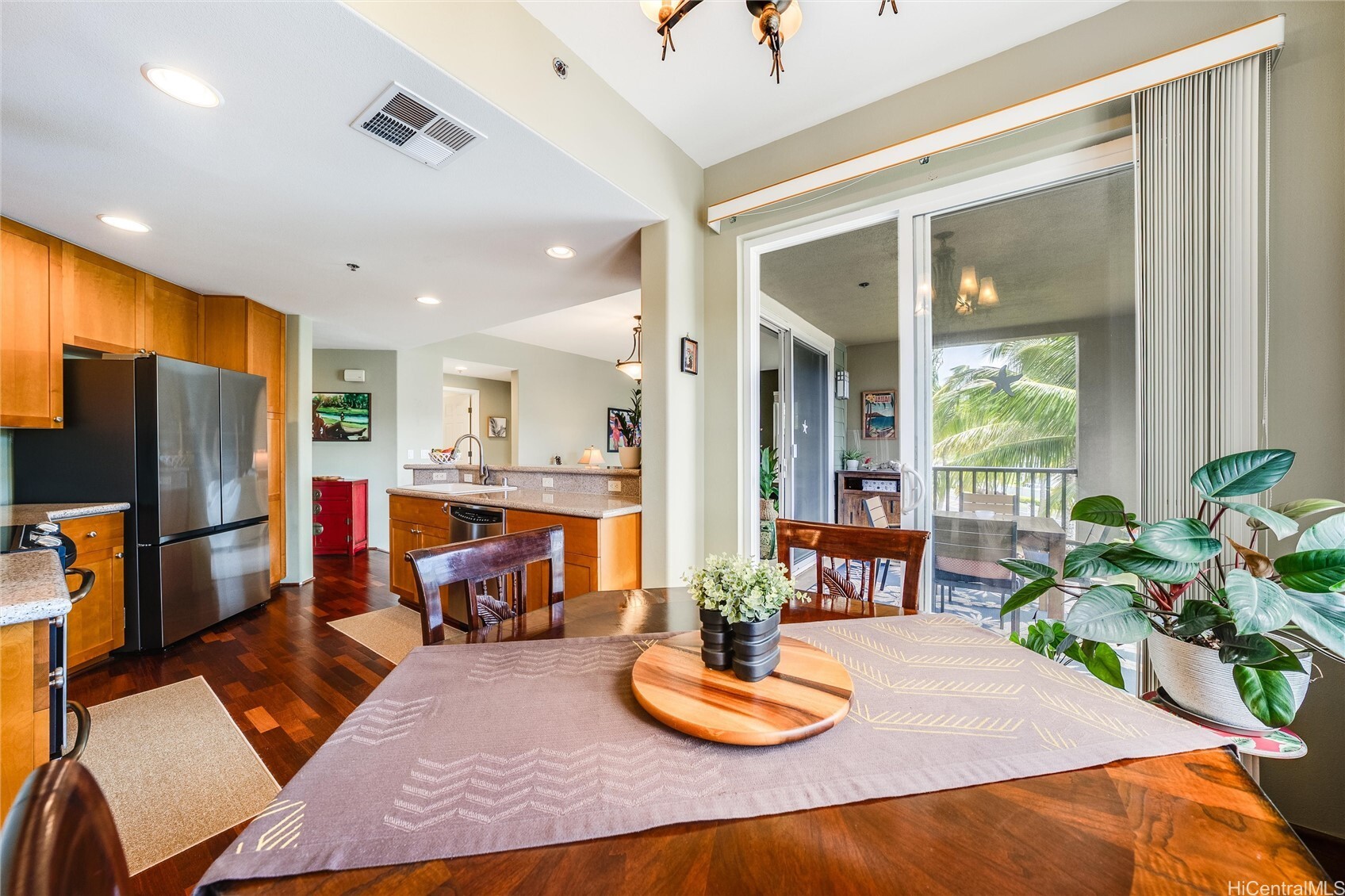 Property Photo:  520 Lunalilo Home Road 8224  HI 96825 