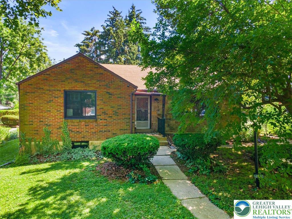 Property Photo: 1321 W Union Boulevard PA 18018