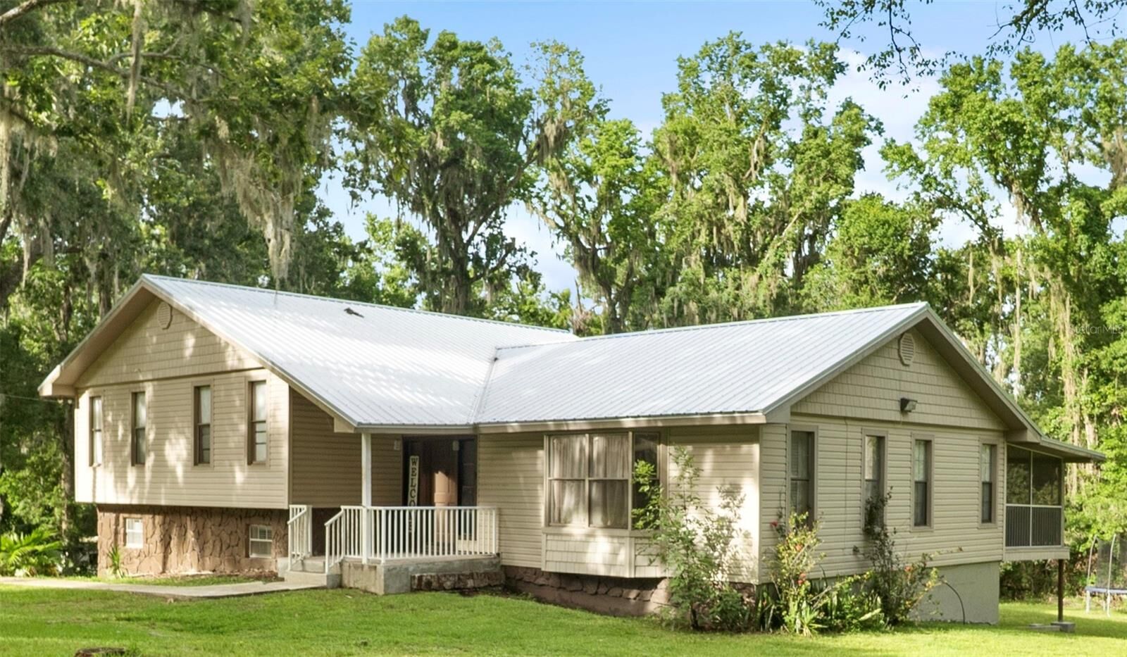 Property Photo:  10420 Carlin Drive  FL 34601 