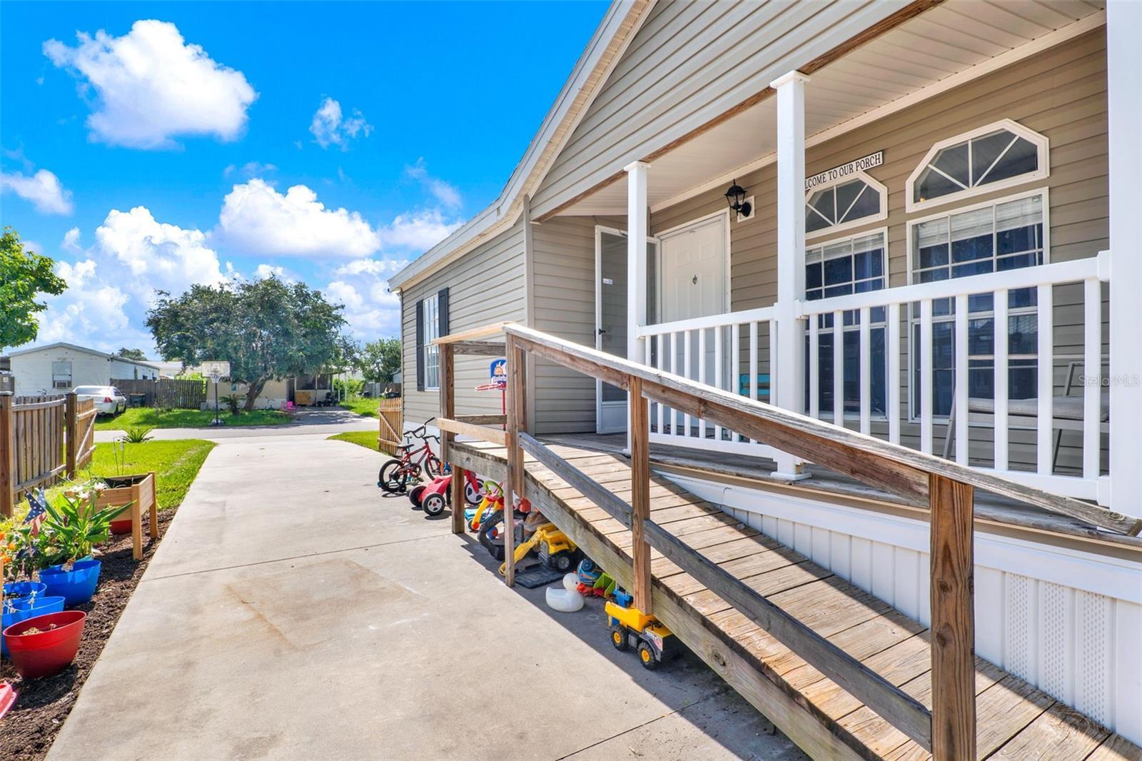 Property Photo: 4 Cayman Circle FL 32784