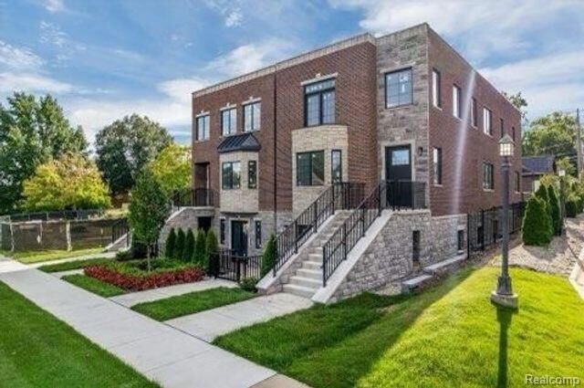 Property Photo:  1213 N Main Street  MI 48307 1119 