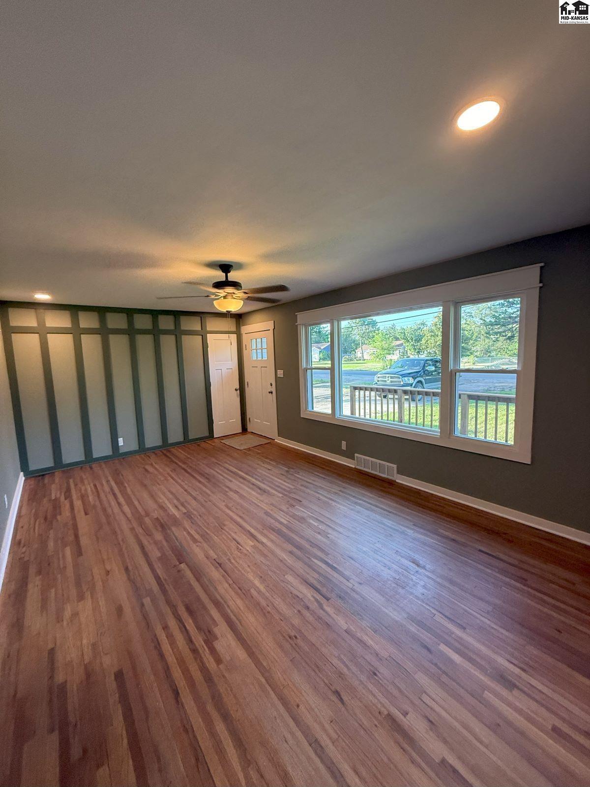 Property Photo: 1114 W 17th Ave KS 67501