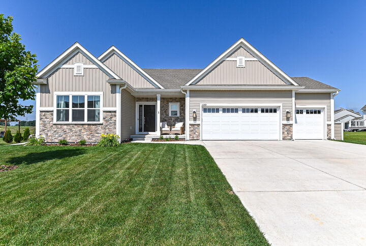 11469 W Meadowview Dr  Franklin WI 53132 photo