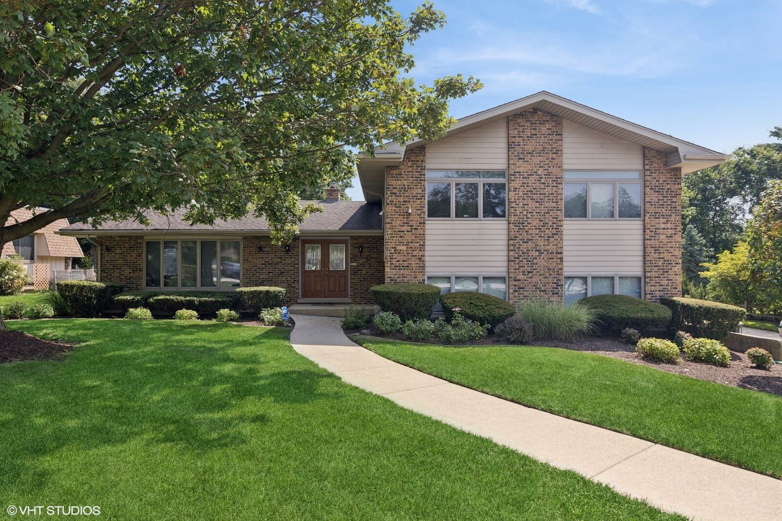 Property Photo:  9S631 William Drive  IL 60527 