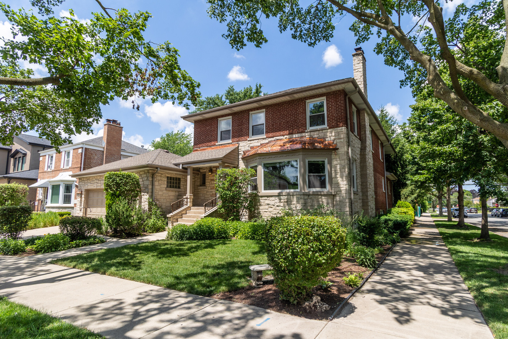 Property Photo: 2900 W Birchwood Avenue IL 60645