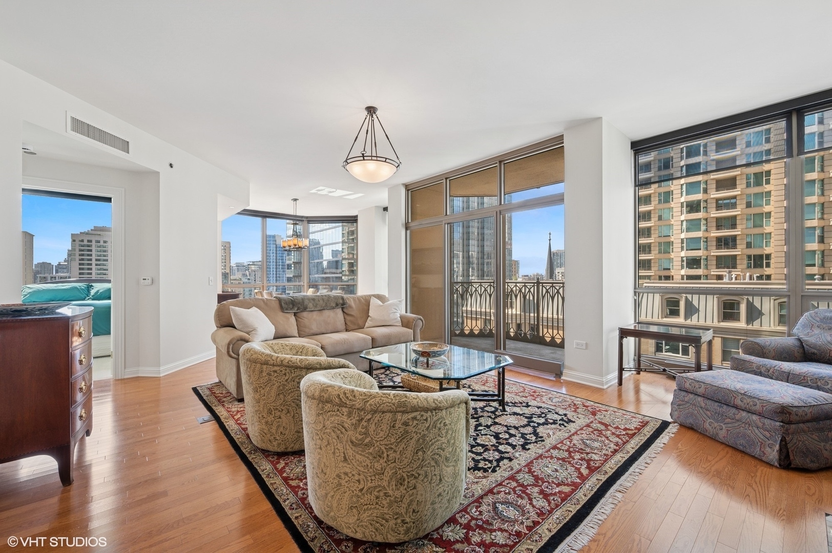 Property Photo:  21 E Huron Street 1407  IL 60611 