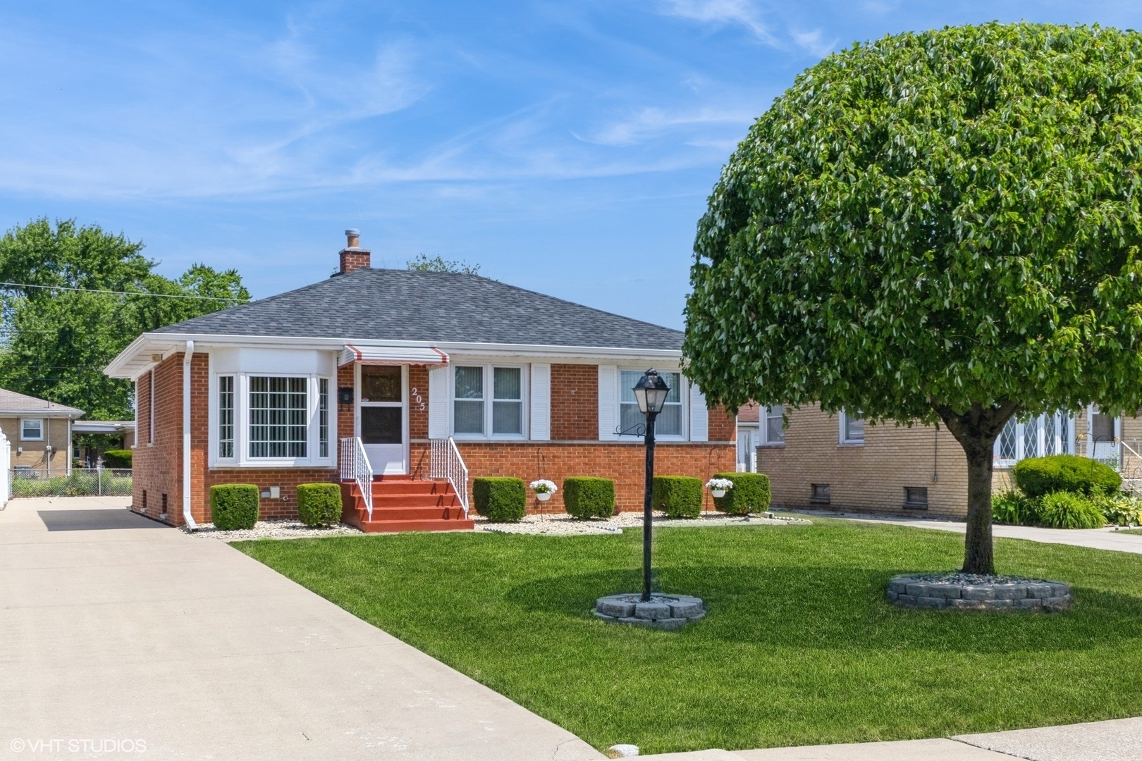 Property Photo: 205 W 29th Place IL 60411