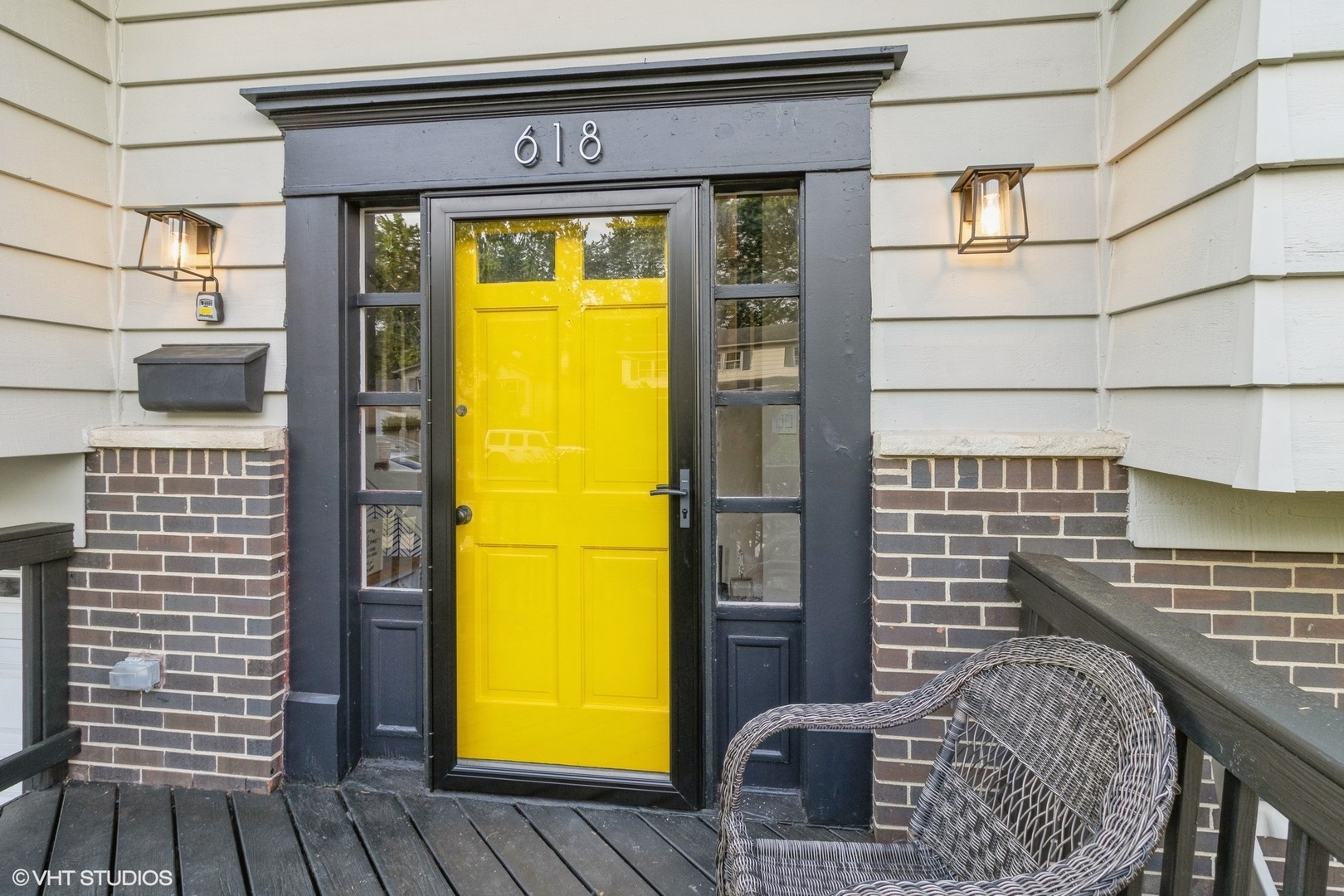 Property Photo:  618 W Burr Oak Drive  IL 60004 