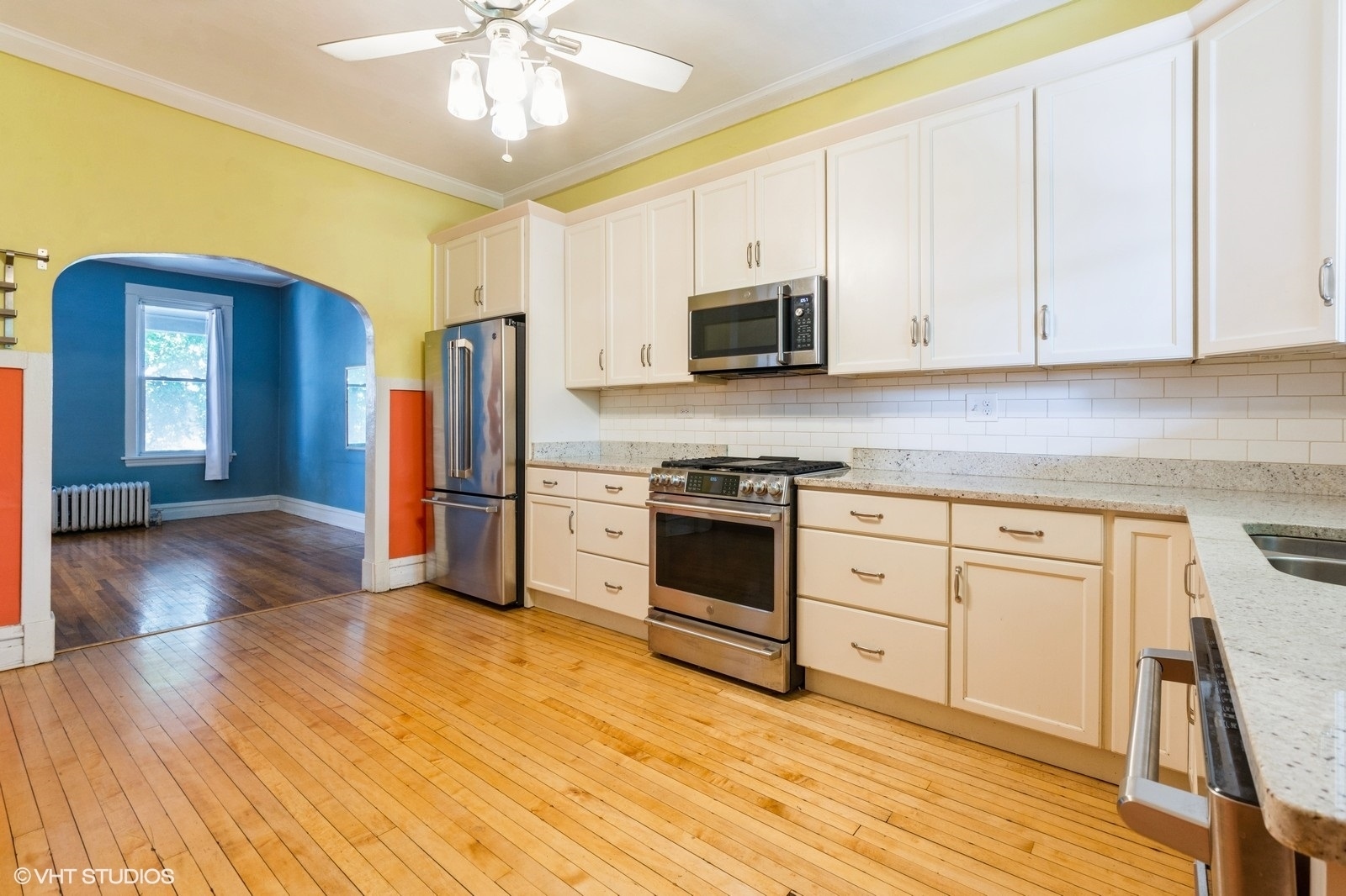 Property Photo: 2721 W Prindiville Street IL 60647