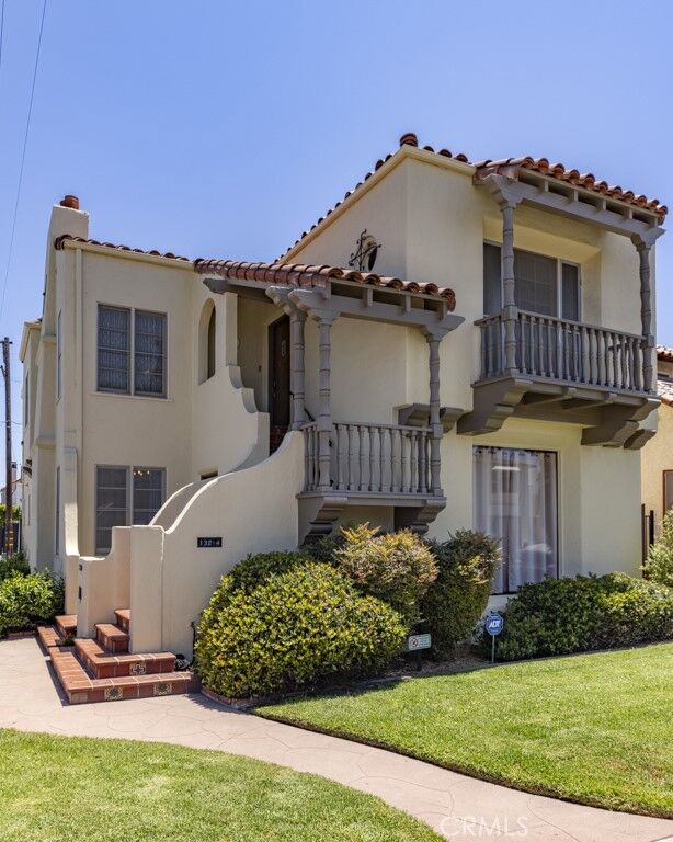 Property Photo:  132 St Joseph Avenue  CA 90803 