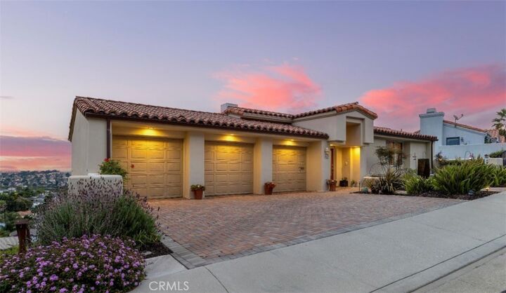 Property Photo:  425 Via El Chico  CA 90277 