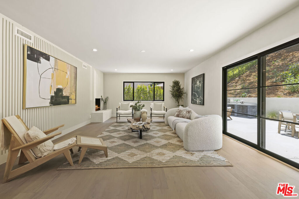 Property Photo:  11268 Dona Lola Drive  CA 91604 