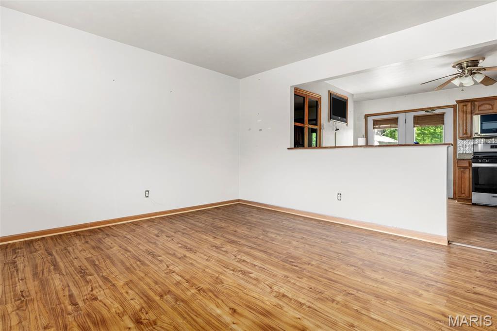 Property Photo: 5311 Grove Avenue MO 63135