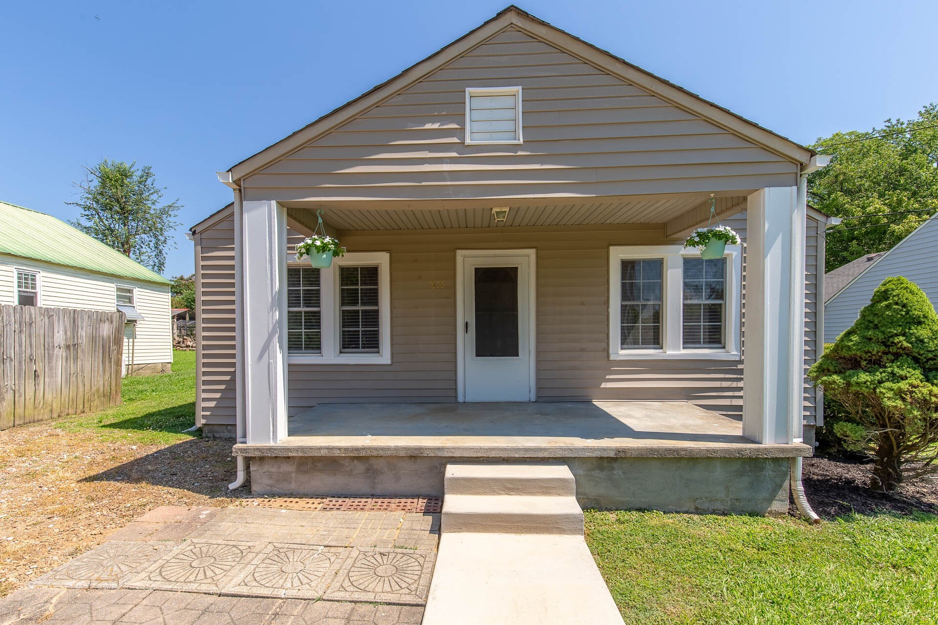 Property Photo: 310 Carter St TN 37355
