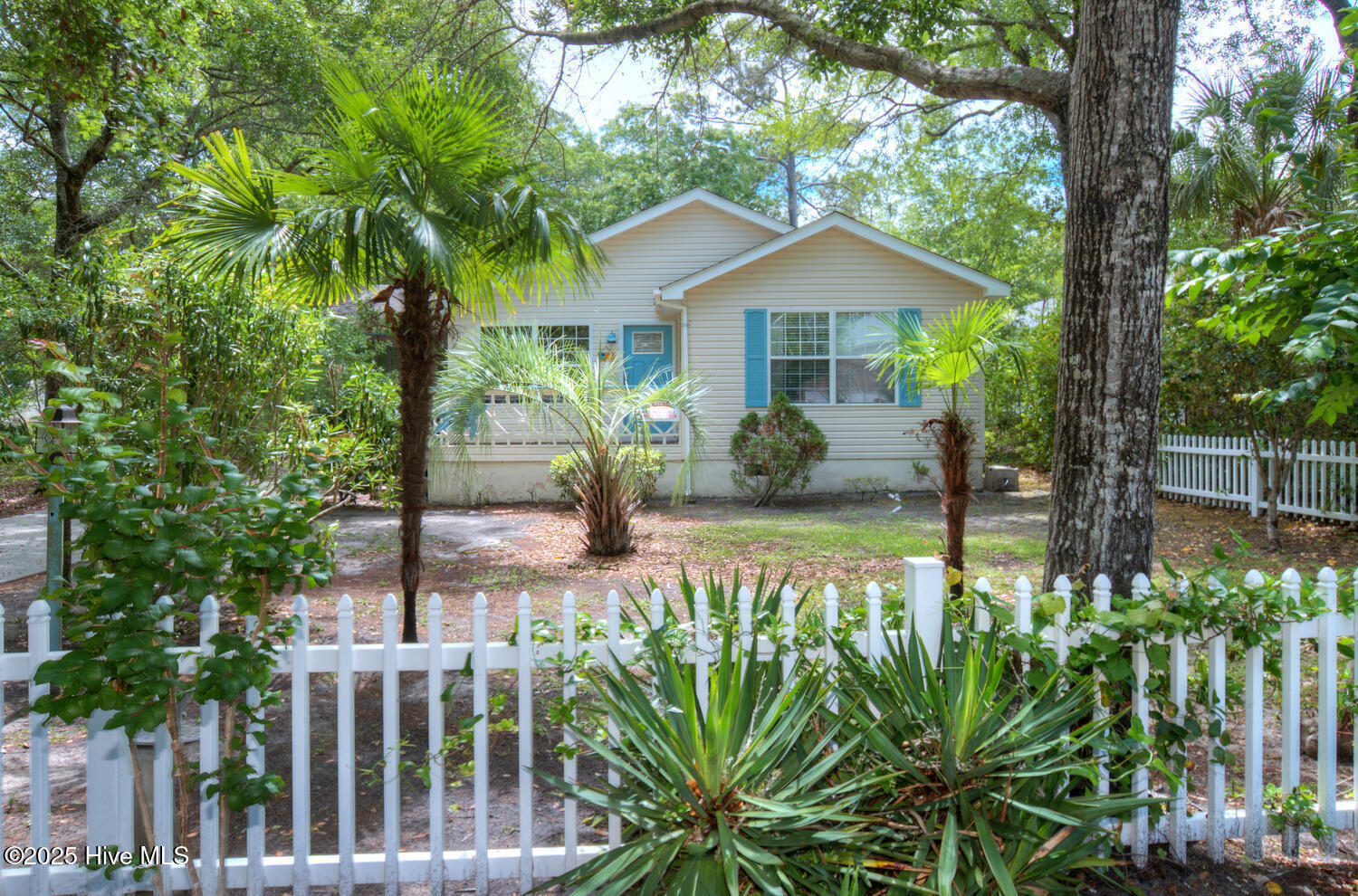 Property Photo: 813 Elizabeth Drive NC 28465