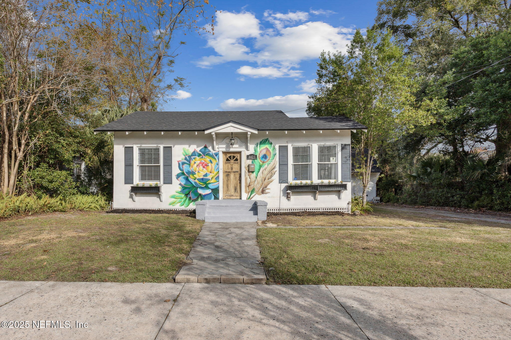 Property Photo: 4423 St Johns Avenue FL 32210