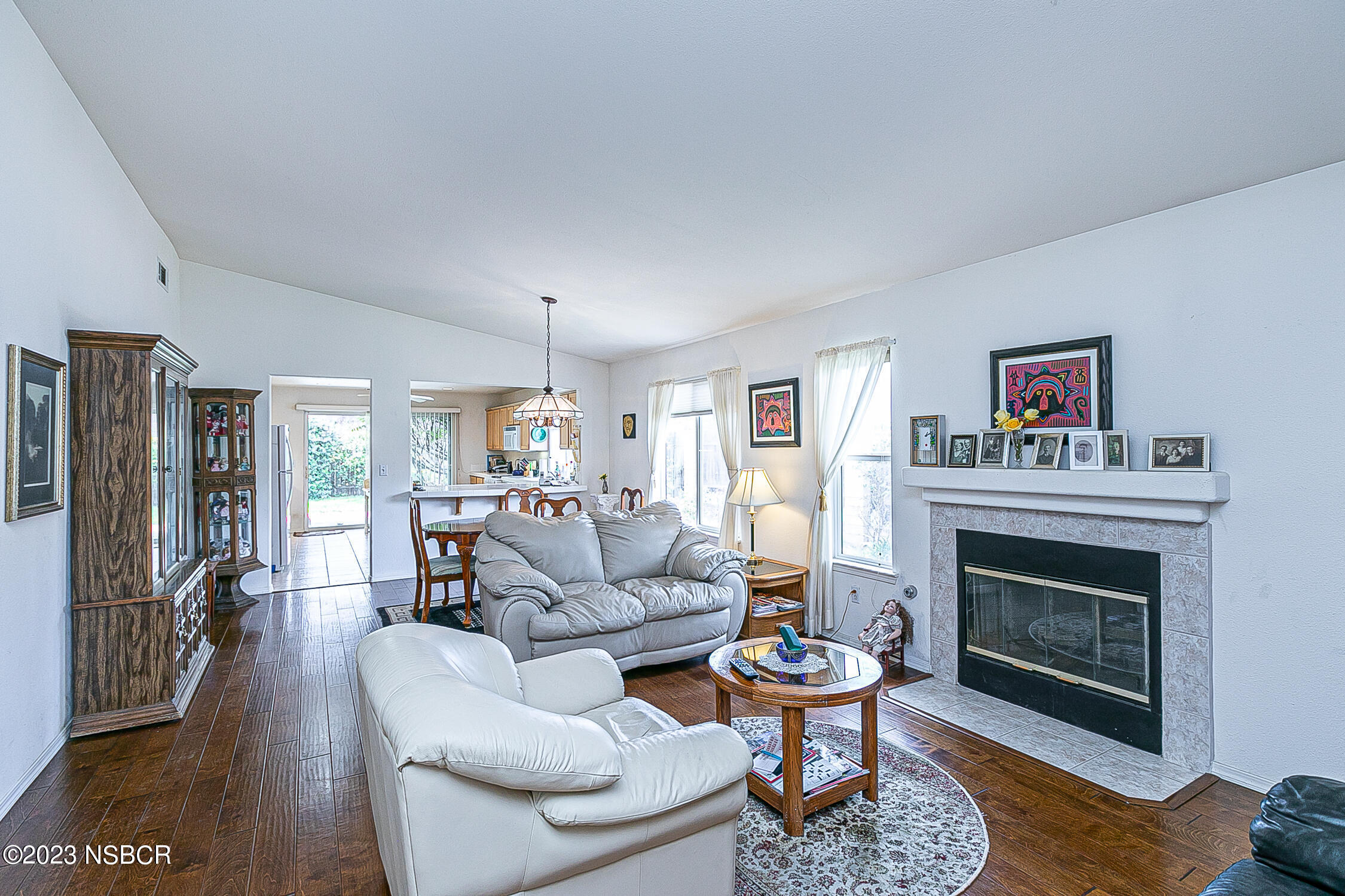 Property Photo: 826 Cornell Court CA 93454