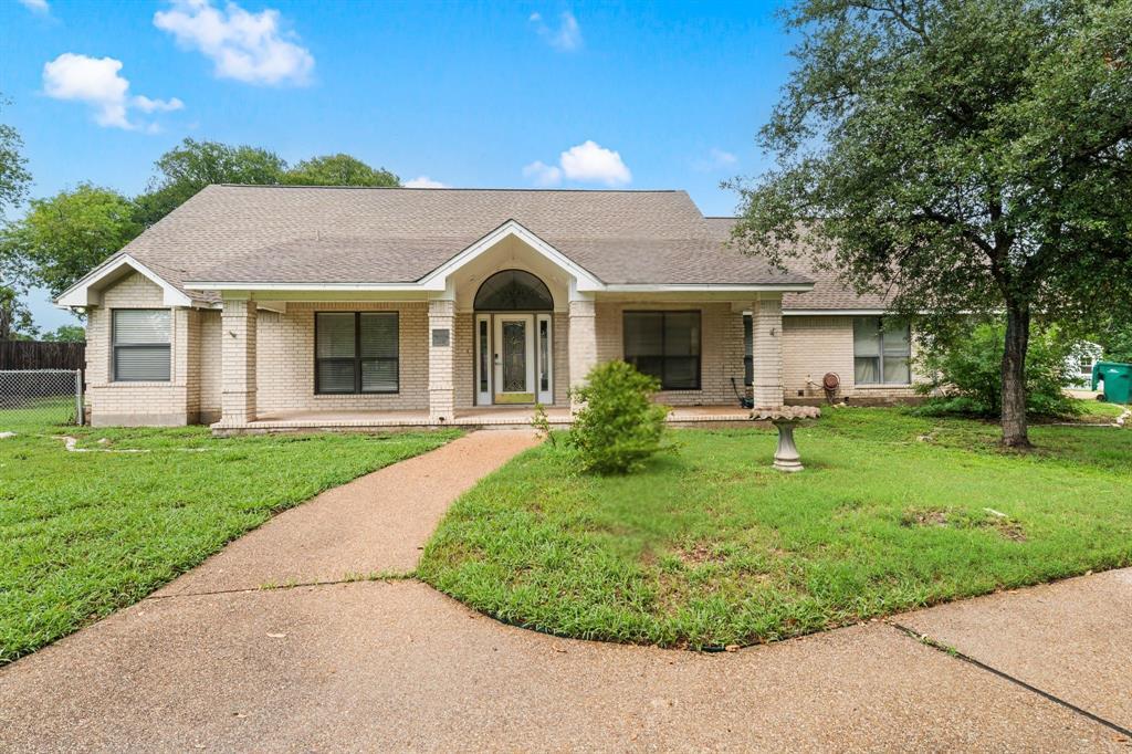 Property Photo:  100 Spring Oak Street  TX 76705 