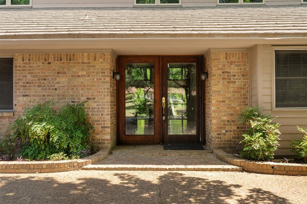 Property Photo: 1302 S Greenstone Lane TX 75137