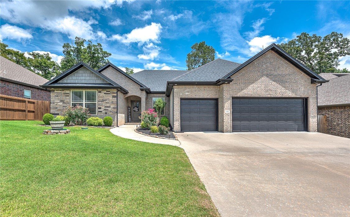 Property Photo: 1208 Hickory Street AR 72718