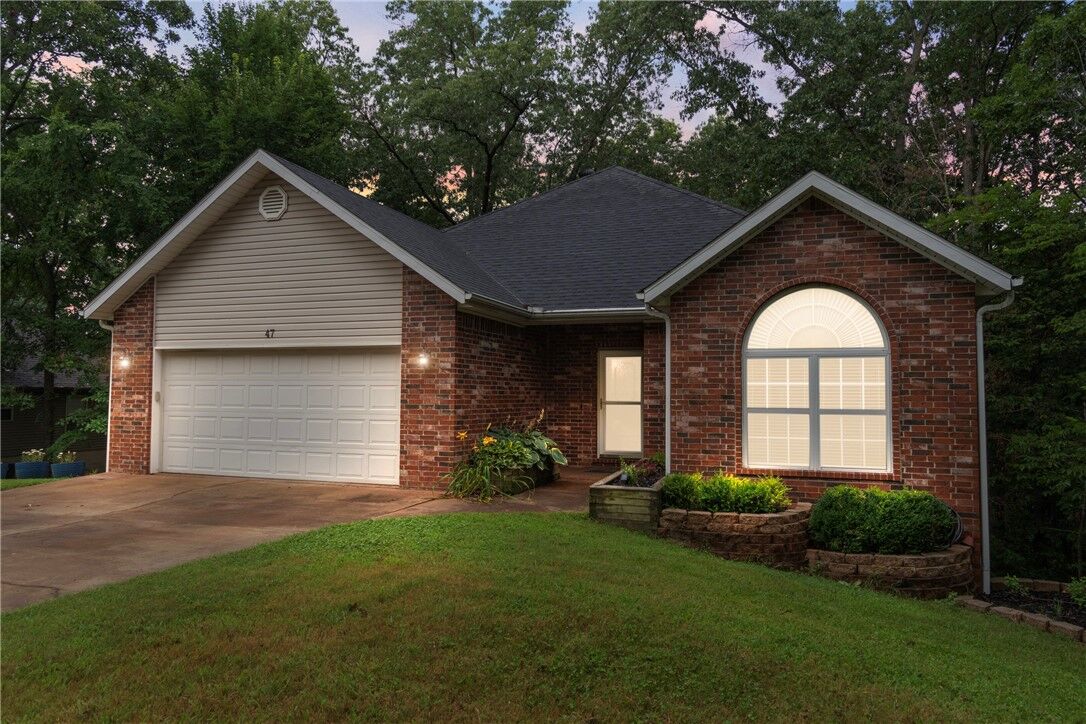 Property Photo: 47 Cresswell Drive AR 72714