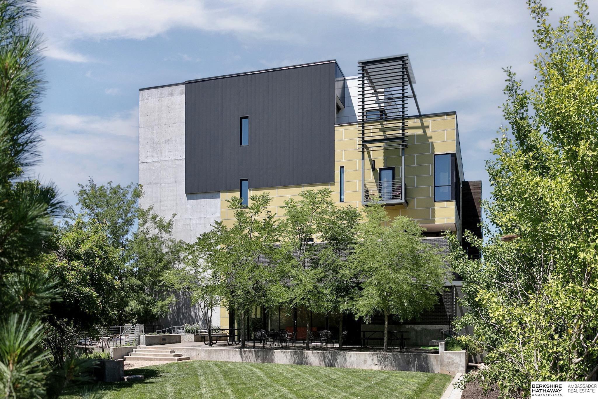 Property Photo: 1502 S 10th Street 401 NE 68108