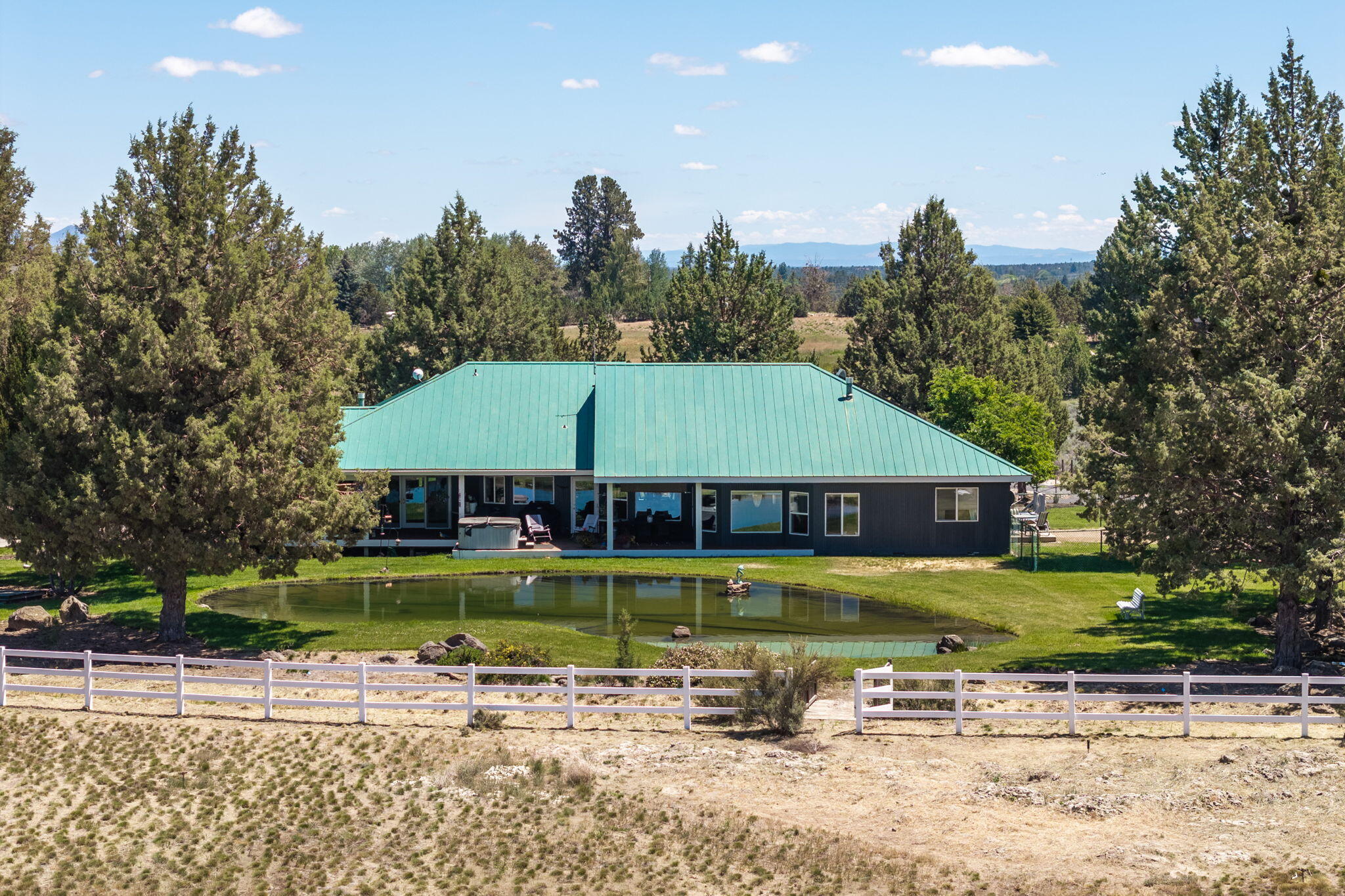 Property Photo: 64629 Horseman Lane OR 97703