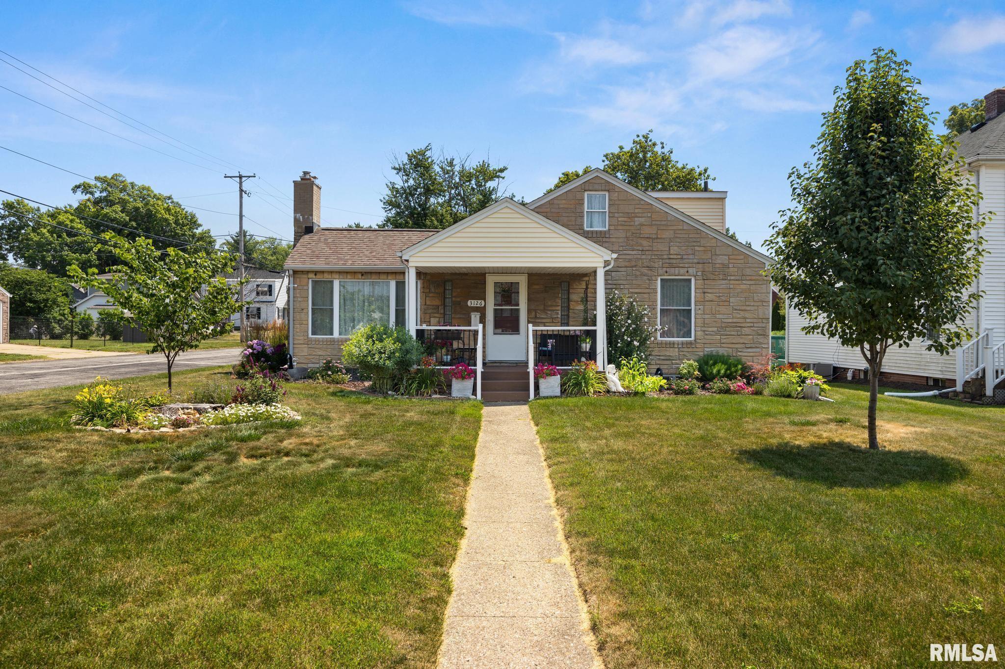 Property Photo: 3126 N Avalon Place IL 61604