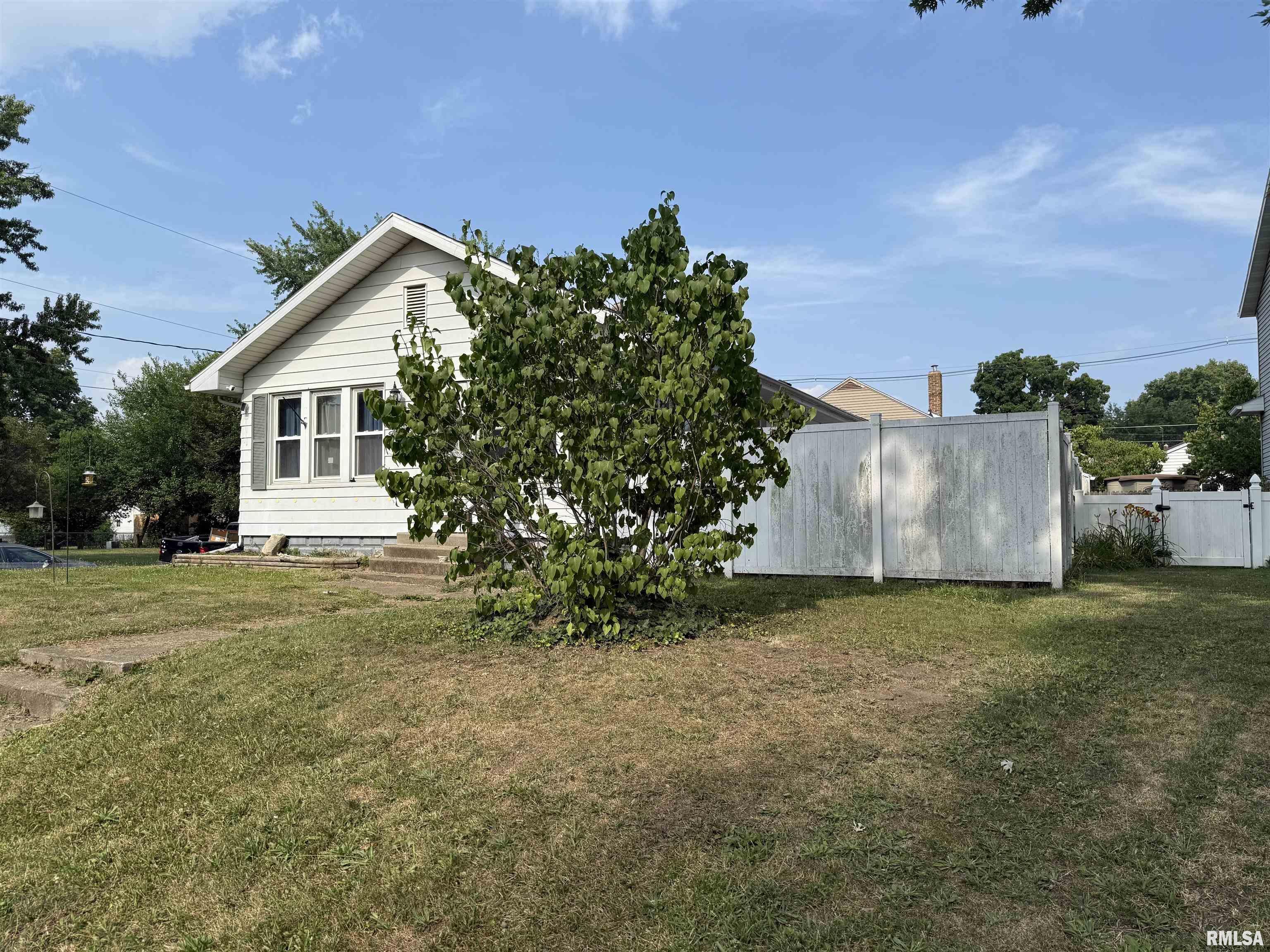 Property Photo: 1200 Summer Street IL 61554