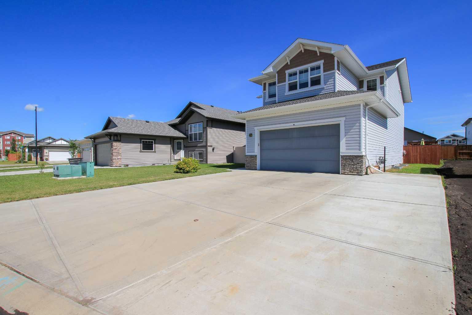 Property Photo: 34 Panorama Avenue AB T4L 0J4