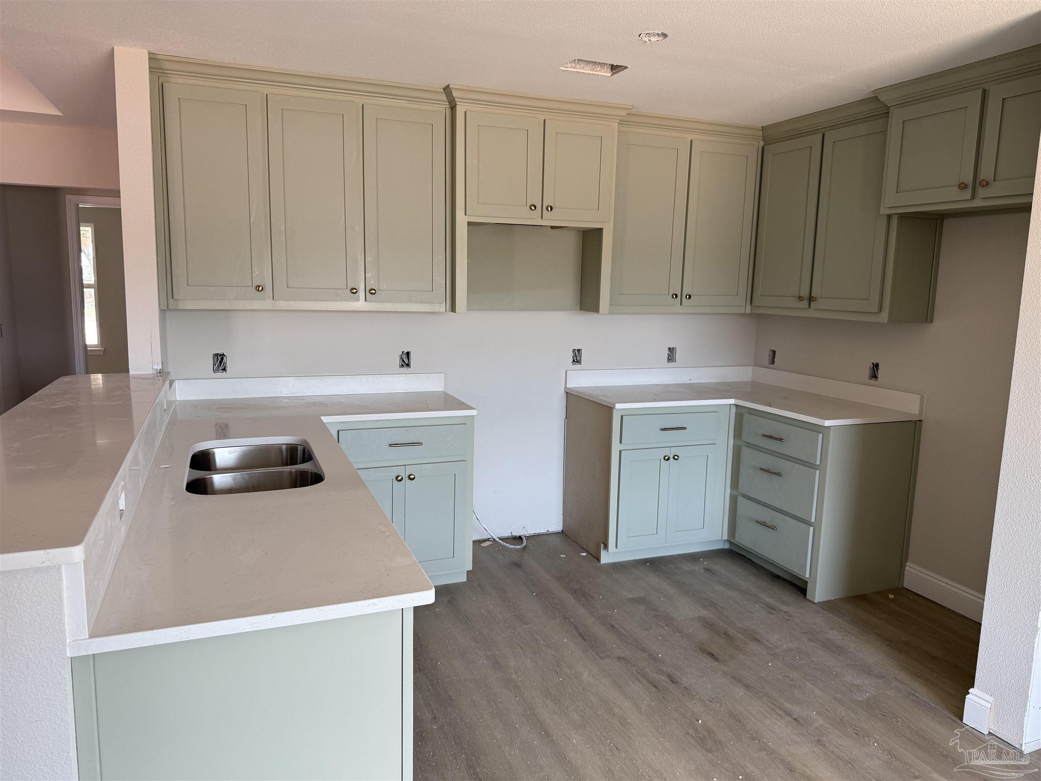 Property Photo: 7919 Twin Lake Dr FL 32583