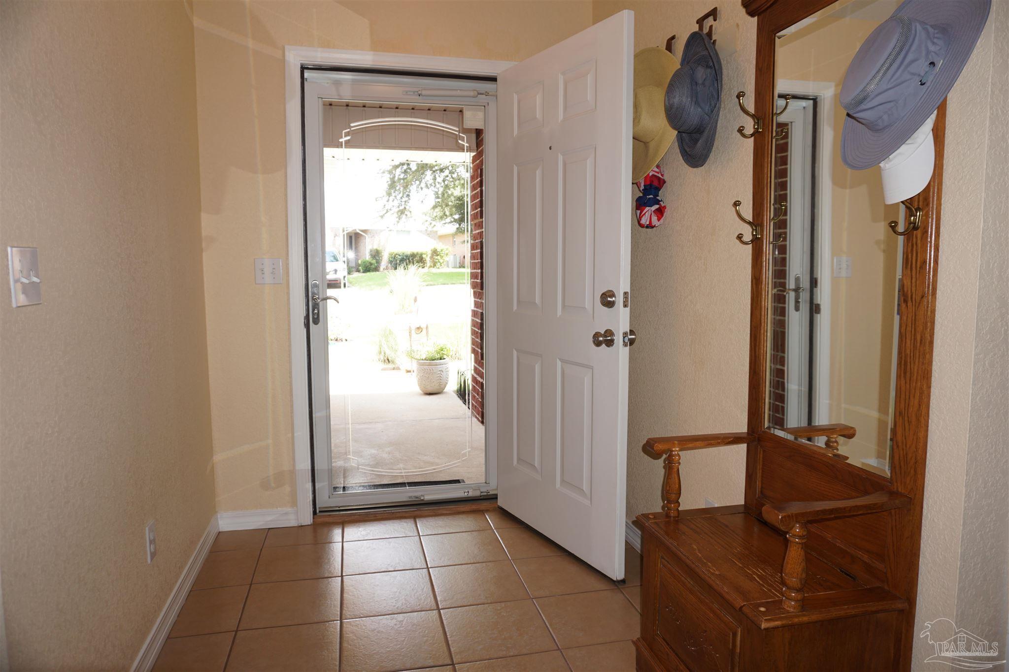 Property Photo: 2369 Caddy Shack Ln FL 32526
