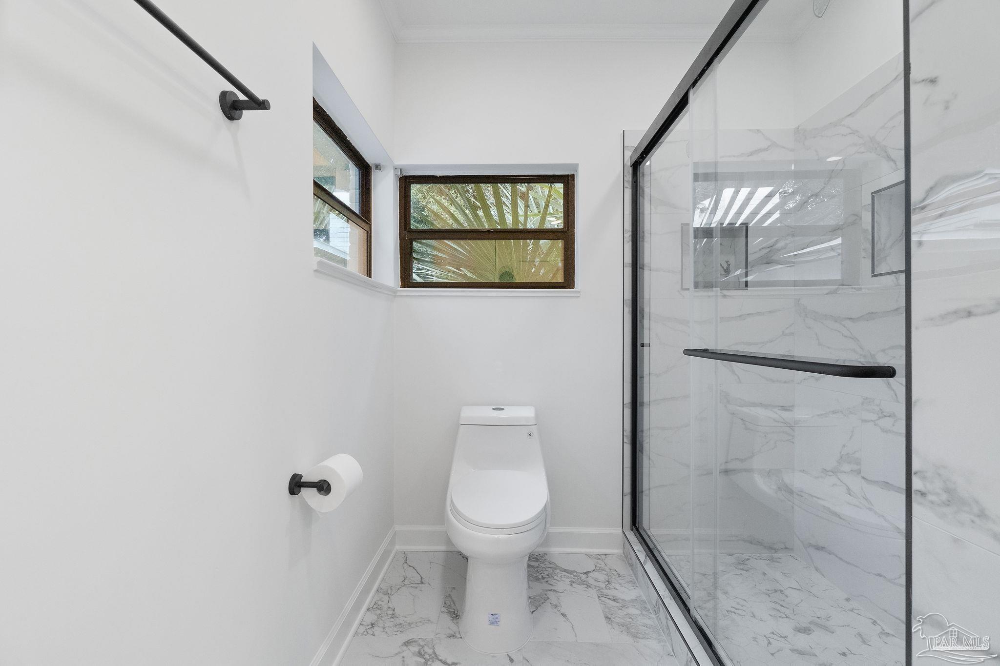 Property Photo: 1301 W Lee St FL 32501