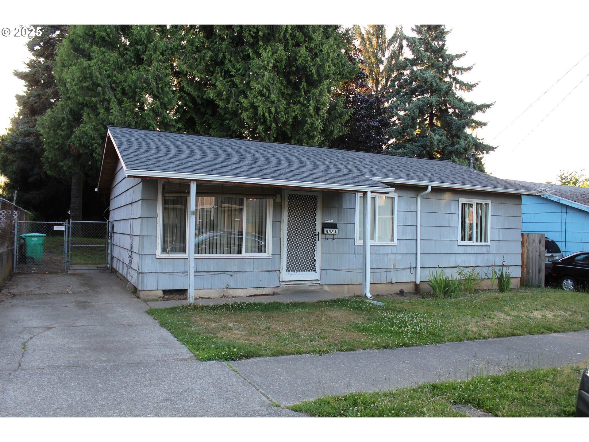 Property Photo: 9523 N Allegheny Ave OR 97203