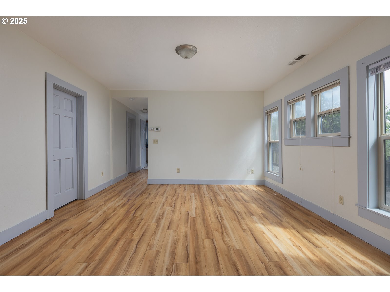 Property Photo: 714 NW 2nd Ct OR 97365
